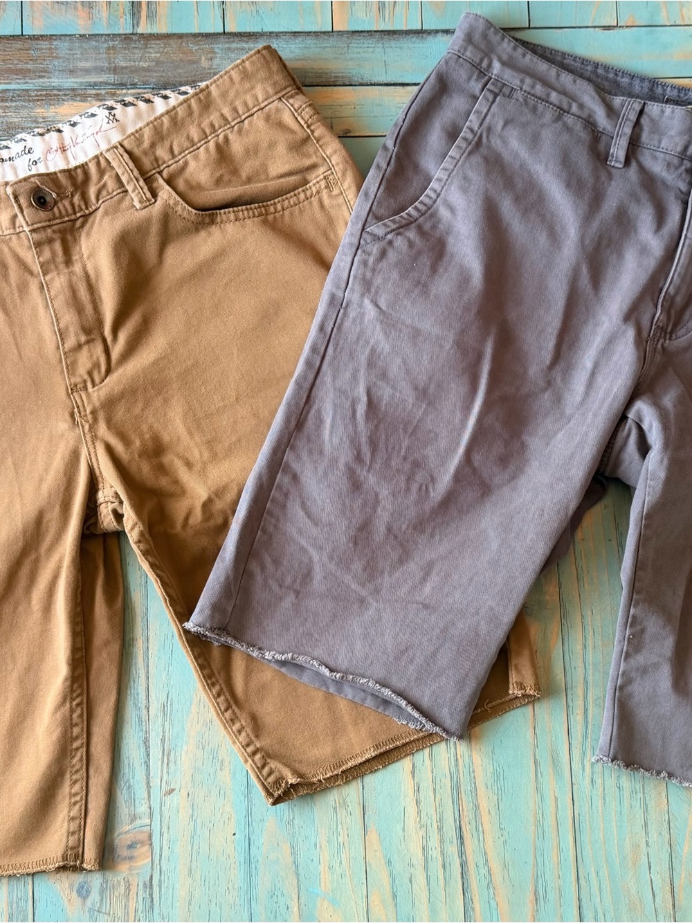 Vans off the wall Men's Flat Front Shorts in Tan and Gray size 32